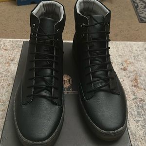 TCG men’s bootie shoes size 13 black leather.